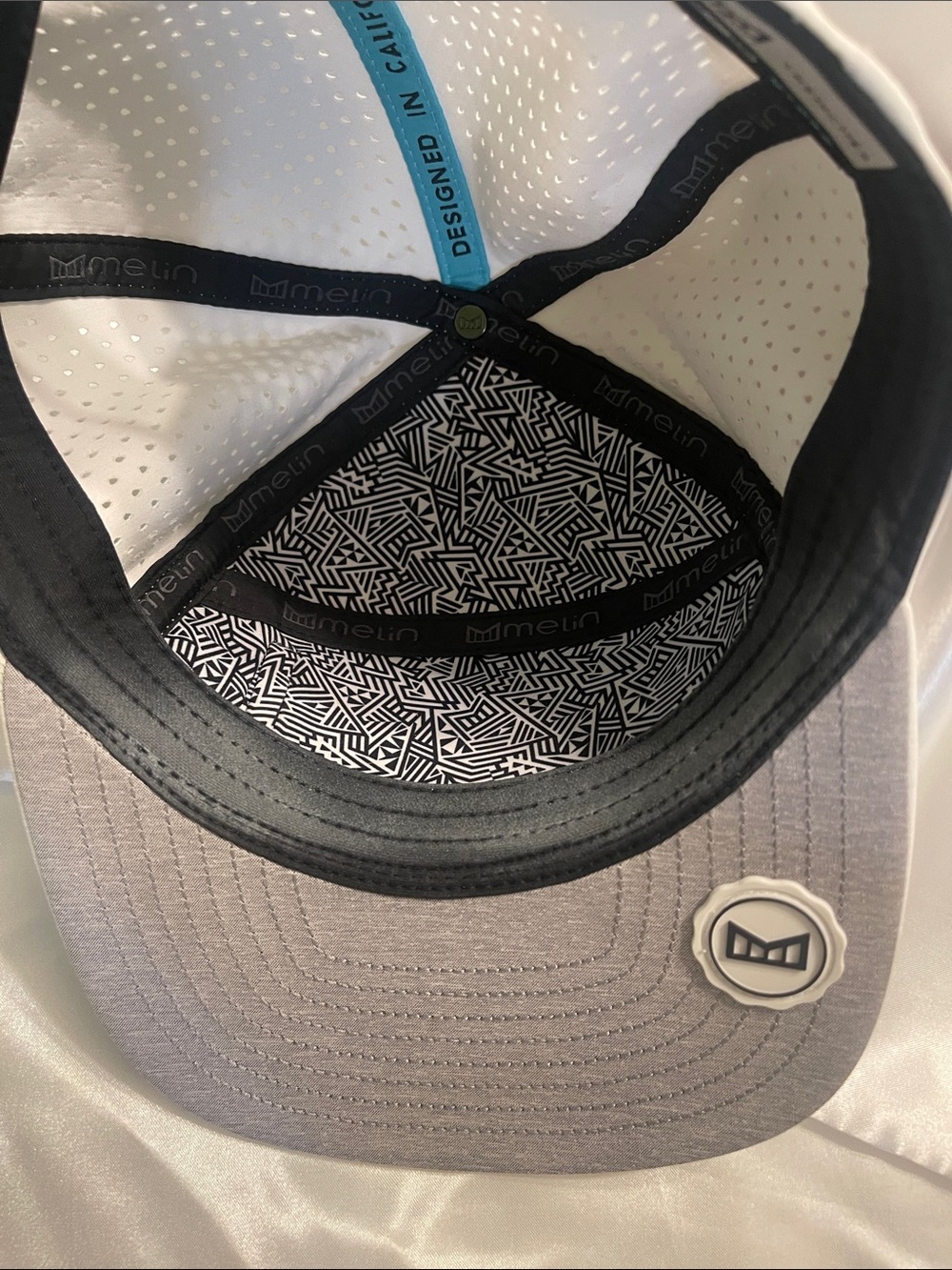 Breathable White Men’s Performance Baseball Cap - Picture 5 of 7